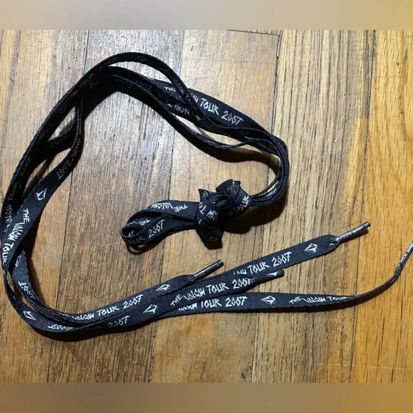 NWOT Vintage The Volcom Tour 2007 Shoelaces - Picture 6 of 8